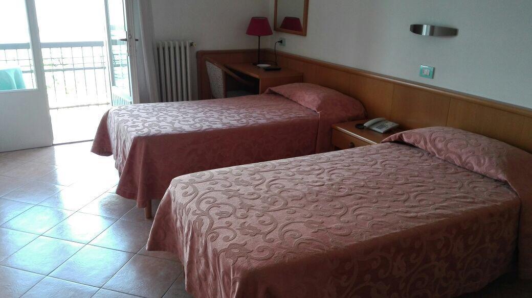 Piccolo Hotel Direkt Am See Brenzone sul Garda Kültér fotó