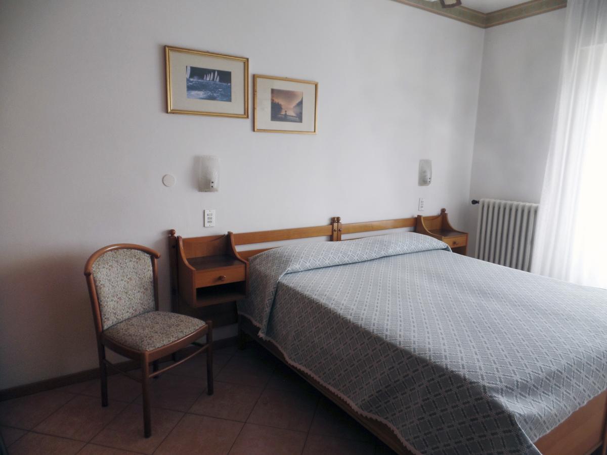 Piccolo Hotel Direkt Am See Brenzone sul Garda Kültér fotó