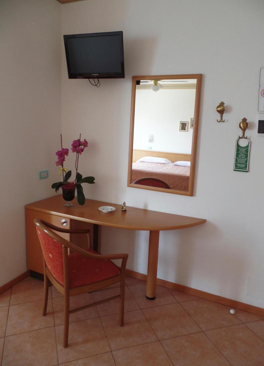 Piccolo Hotel Direkt Am See Brenzone sul Garda Kültér fotó